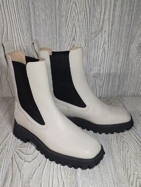 Clarks Stayso Rise Boots Ivory Leather Womens Size 7.5